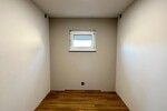 Jetzt Miete möglich! Winkelbungalow 5 km bis Neubrandenburg, Baujahr 2022, Doppelgarage, EBK,Carport - Einfamilienhaus Sponholz | Angebot:25929684