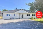 HORN IMMOBILIEN ++ Winkelbungalow 5 km bis Neubrandenburg, Baujahr 2022, Doppelgarage + Carport - Einfamilienhaus Sponholz | Angebot:27069443