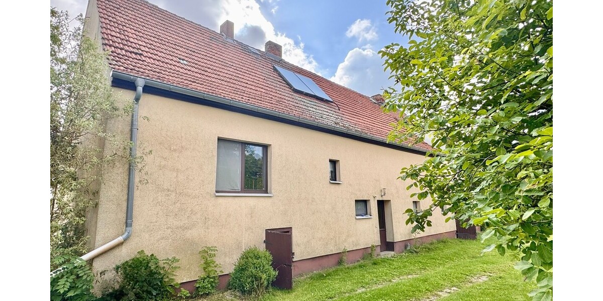 Hausansicht vom Grundstück